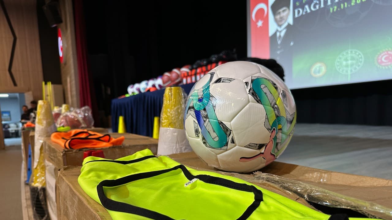 Amatör Spor Kulüplerine 1 Milyon 100 Bin Liralık Destek Amatör Spor Kulüplerine 1 Milyon 100 Bin Liralık Destek