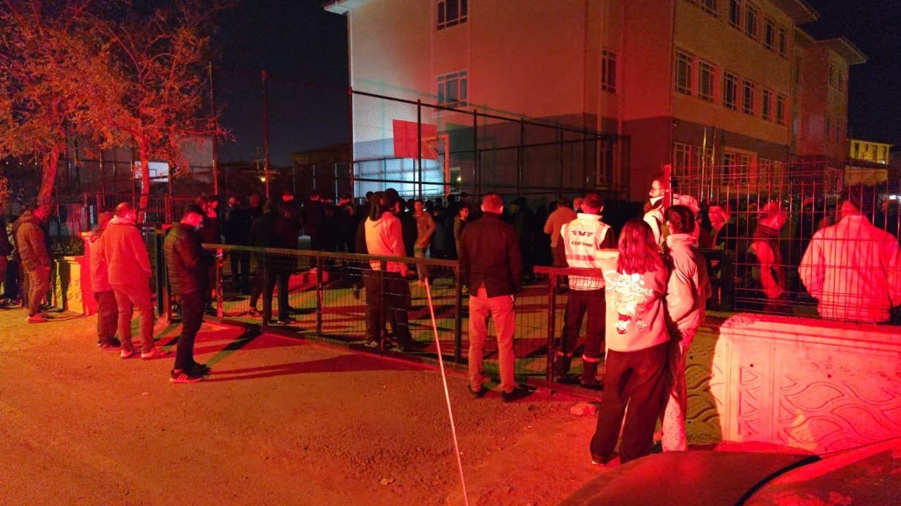 Yozgat’ta Şok Ölüm: 17 Yaşındaki Genç Yere Yığılıp Hayatını Kaybetti Yozgat’ta Şok Ölüm: 17 Yaşındaki Genç Yere Yığılıp Hayatını Kaybetti