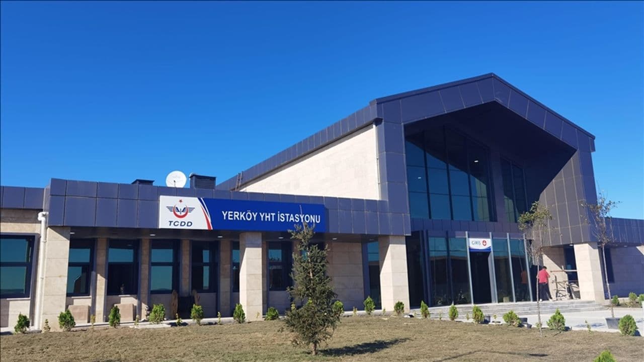 Yerköy: Demiryolunun Şekillendirdiği Yozgat İlçesi Yerköy: Demiryolunun Şekillendirdiği Yozgat İlçesi