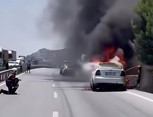 Söke’de Seyir Halindeki Otomobil Alev Alev Yandı