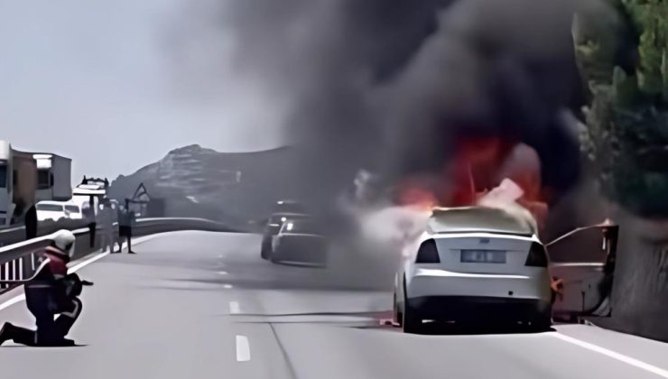 Söke’de Seyir Halindeki Otomobil Alev Alev Yandı