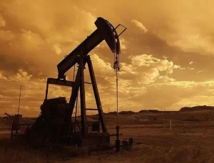 İran, Katar’daki ABD üslerine saldırdı; petrol sert düştü
