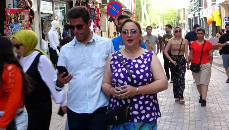 İranlı Turistler Kurban Bayramı’nda Van’da Çifte Bayram Yaşattı