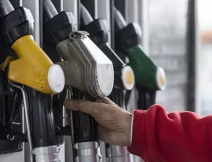 Rüzgar tersine döndü! Petrol fiyatı düştü, akaryakıta indirim bekleniyor