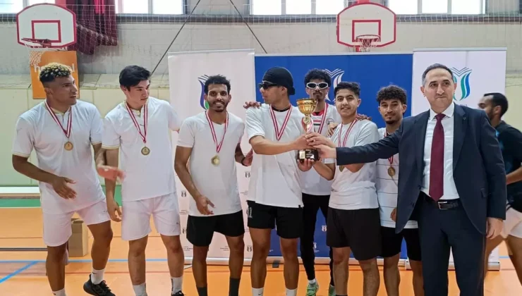 SUBÜ’de Öğrenciler Arası Futsal Turnuvası Gerçekleşti